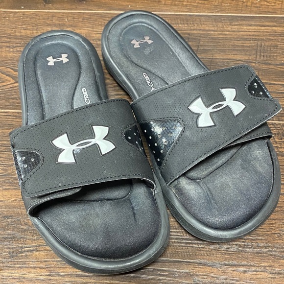 Under Armour Other - UNDER ARMOR BLACK VELCRO SLIDES